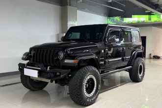 Jeep 牧马人 2019款 2.0T Sahara 四门版 国VI
