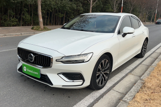 沃尔沃S60 2023款 B4 智远豪华版