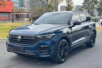 大众 途锐 2022款 3.0TSI 锐享版 曜黑运动套装