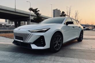 长安UNI-V 2023款 1.5T 尊贵型