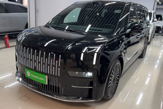 极氪009 2024款 七座过道版四驱 108kWh