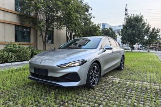 荣威D7 2023款 DMH 125km 超越版