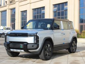 奇瑞 风云X3 PLUS 2025款 401两驱智领版