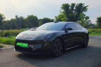 领克10 EM-P 2025款 240四驱Ultra运动版