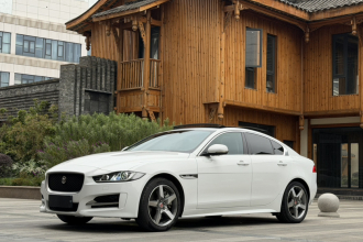 捷豹XE 2018款 2.0T 300PS 四驱R-Sport运动版