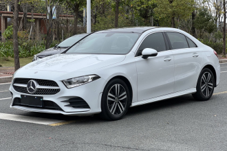 奔驰A级 2019款 改款 A 180 L 运动轿车