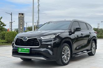 丰田 汉兰达 2022款 双擎 2.5L 四驱至尊版 7座