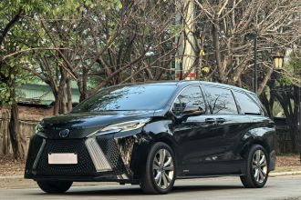 丰田 赛那SIENNA 2023款 2.5L混动 尊贵版