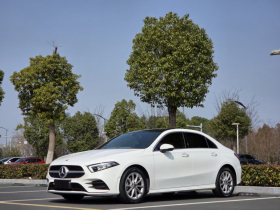 奔驰A级 2022款 改款 A 200 L 运动轿车时尚型