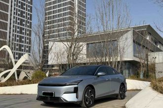 吉利银河 银河L6 2025款 EM-i 140km 星舰版