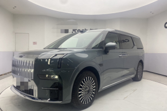 极氪009 2024款 七座过道版四驱 108kWh