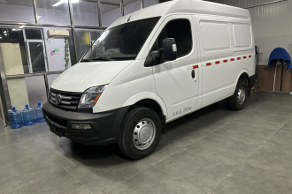 上汽大通MAXUS 新途V80 2020款 2.5T 手动经典城配王短轴中顶2/3座