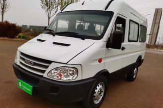 依维柯褒迪 2017款 2.5T经典A32客车中顶6-7座47Z5