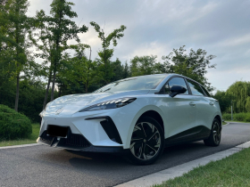 名爵 MG4 EV 2023款 415km 出海冠军版