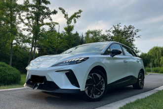 名爵 MG4 EV 2023款 415km 出海冠军版