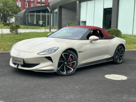 名爵 MG Cyberster 2024款 520km 传奇四驱红篷版
