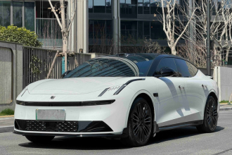 领克10 EM-P 2025款 120四驱Ultra