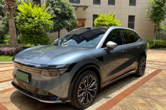 极氪7X 2025款 75kWh 后驱智驾版