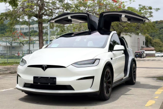 特斯拉 Model X  三电机全轮驱动 Plaid版