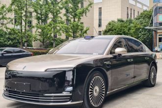 鸿蒙智行 尊界S800 2025款 增程 星辉尊享版 5座 (192线激光雷达）