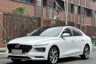 现代 名图 2021款 1.8L CVT LUX尊贵版