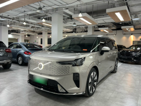 沃尔沃EM90 2025款 Ultra 六座