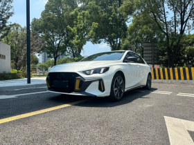 广汽传祺 影豹 2023款 270T DCT J16版