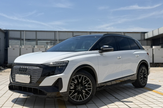 奥迪Q5 e-tron 2023款 40 e-tron 星耀型 机甲套装