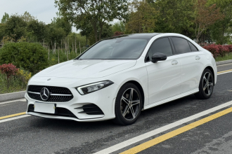 奔驰A级 2020款 改款 A 220 L 4MATIC 运动轿车