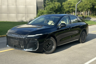 荣威M7 DMH 2025款 160km臻享版