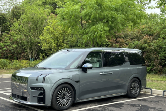 极氪009 2024款 七座过道版四驱 108kWh