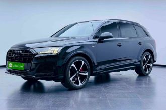 奥迪Q7 2022款 55 TFSI quattro S line冰雪运动版
