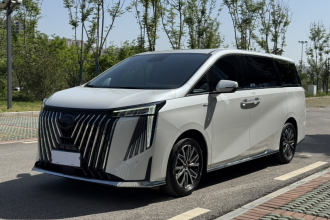 广汽传祺 传祺M8 2024款 大师系列 400T 尊贵版