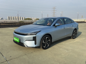 吉利银河 银河L6 2025款 EM-i 140km 星舰版