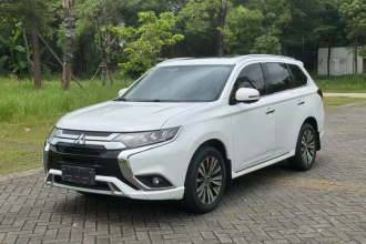 三菱 欧蓝德 2021款 2.4L 四驱致享版 7座
