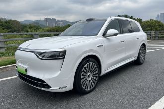 鸿蒙智行 问界M8 2025款 增程 Ultra版 53.4kWh 6座版 (192线激光雷达）