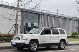 Jeep 自由客 2014款 2.4L 运动版