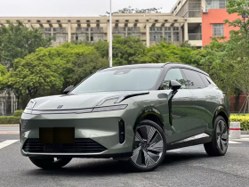 领克08 EM-P 2023款 220km 四驱性能Halo