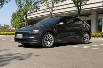 特斯拉 Model Y 2025款 长续航全轮驱动 首发版