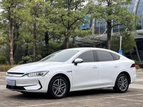 比亚迪 秦PLUS 2024款 荣耀版 EV 420KM领先型