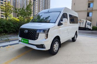 上汽大通MAXUS 新途V80 2025款 PRO傲运通 2.0T 手动短轴中顶 7/8/9座