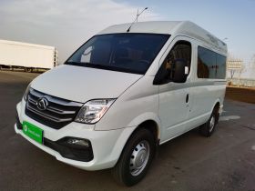 上汽大通MAXUS 新途V80 2023款 2.0T 手动经典傲运通短轴中顶5/6座