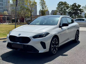 宝马2系 2025款 225L M运动曜夜套装