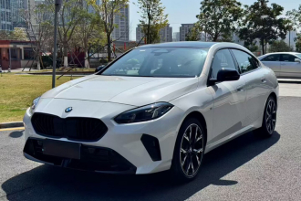 宝马2系 2025款 225L M运动曜夜套装