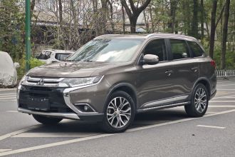 三菱 欧蓝德 2018款 2.0L 两驱荣耀版 5座