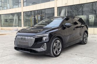 奥迪Q5 e-tron 2022款 40 e-tron 星耀型 机甲套装 逐日版