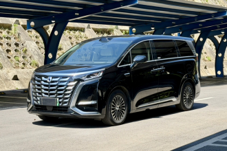 腾势D9 2025款 DM-i 智驾版 1020 四驱尊贵型