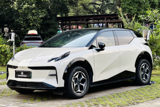 极氪X 2025款 五座后驱版