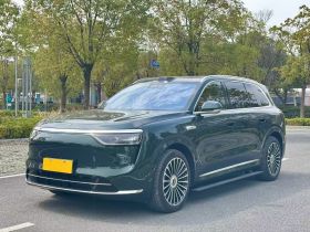 鸿蒙智行 问界M8 2025款 增程 Ultra版 53.4kWh 6座版