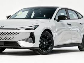长安UNI-V 2024款 1.5T 尊贵型